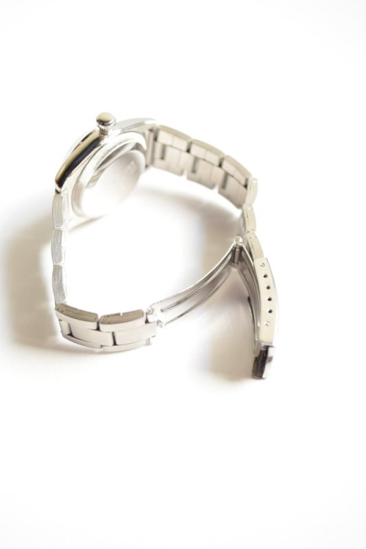 UNIVERSAL PRODUCTS (ユニバーサルプロダクツ) × VAGUE WATCH