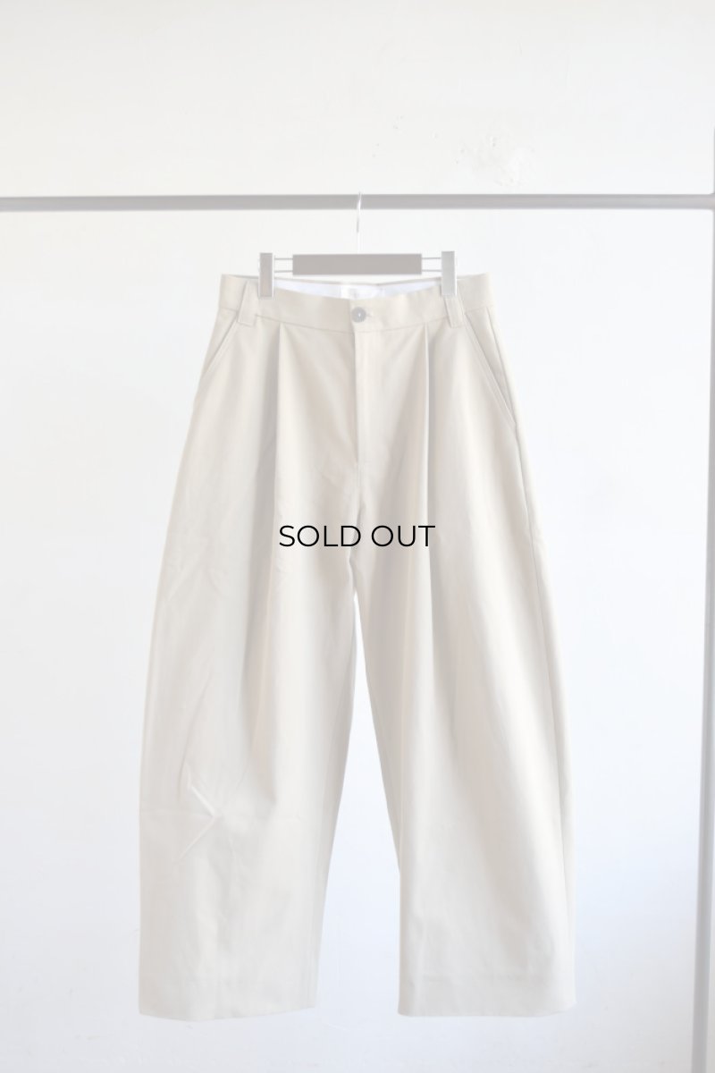 画像5: STUDIO NICHOLSON (スタジオニコルソン) Peached Cotton Twill VOLUME PLEAT PANTS -SORTE- [TAN] (5)