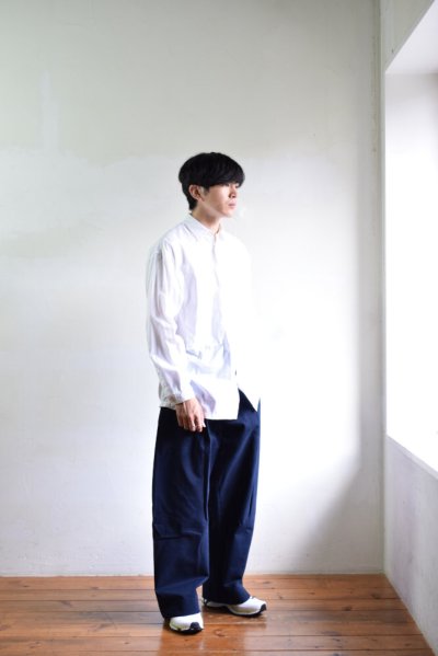 画像2: STUDIO NICHOLSON (スタジオニコルソン) PEACHED COTTON TWILL VOLUME PLEAT PANTS [DARK NAVY]