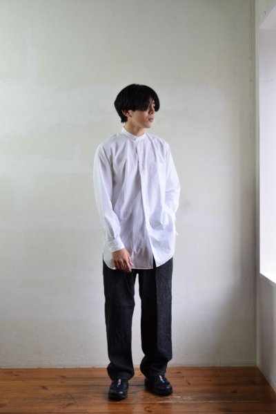 画像1: COMOLI (コモリ) バンドカラーシャツ [WHITE]