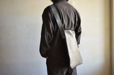 画像1: hender scheme (エンダースキーマ) one side belt bag [2-colors]