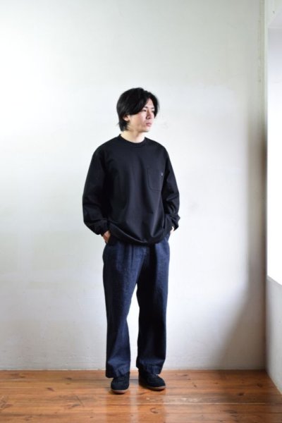 画像1: UNIVERSAL PRODUCTS (ユニバーサルプロダクツ) NO TUCK WIDE DENIM PANTS 194-60504 [INDIGO]