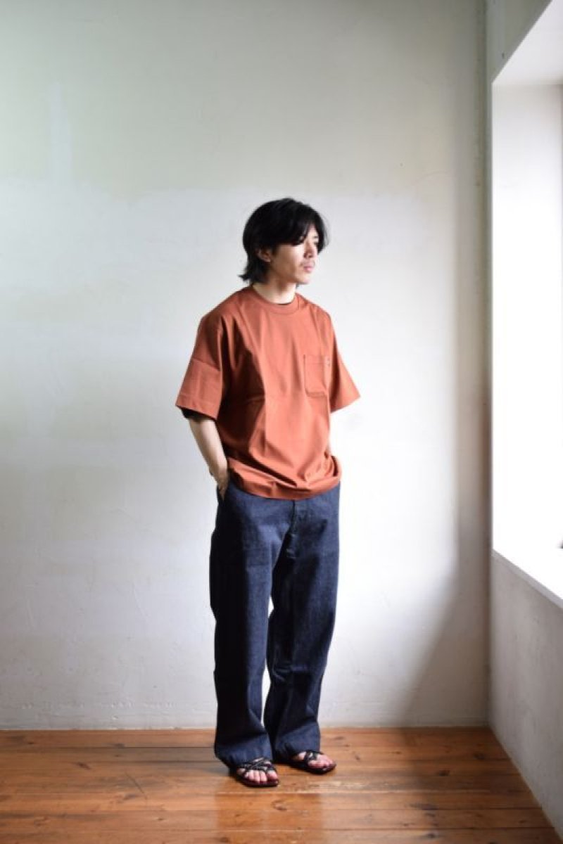 画像1: 【SALE】UNIVERSAL PRODUCTS (ユニバーサルプロダクツ) PIS NAME S/S T-SHIRT 223-60108 [BROWN]