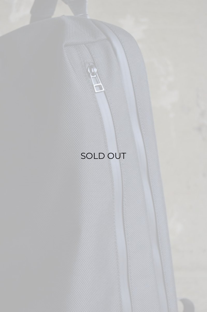 止水ファスナーを使用しています。