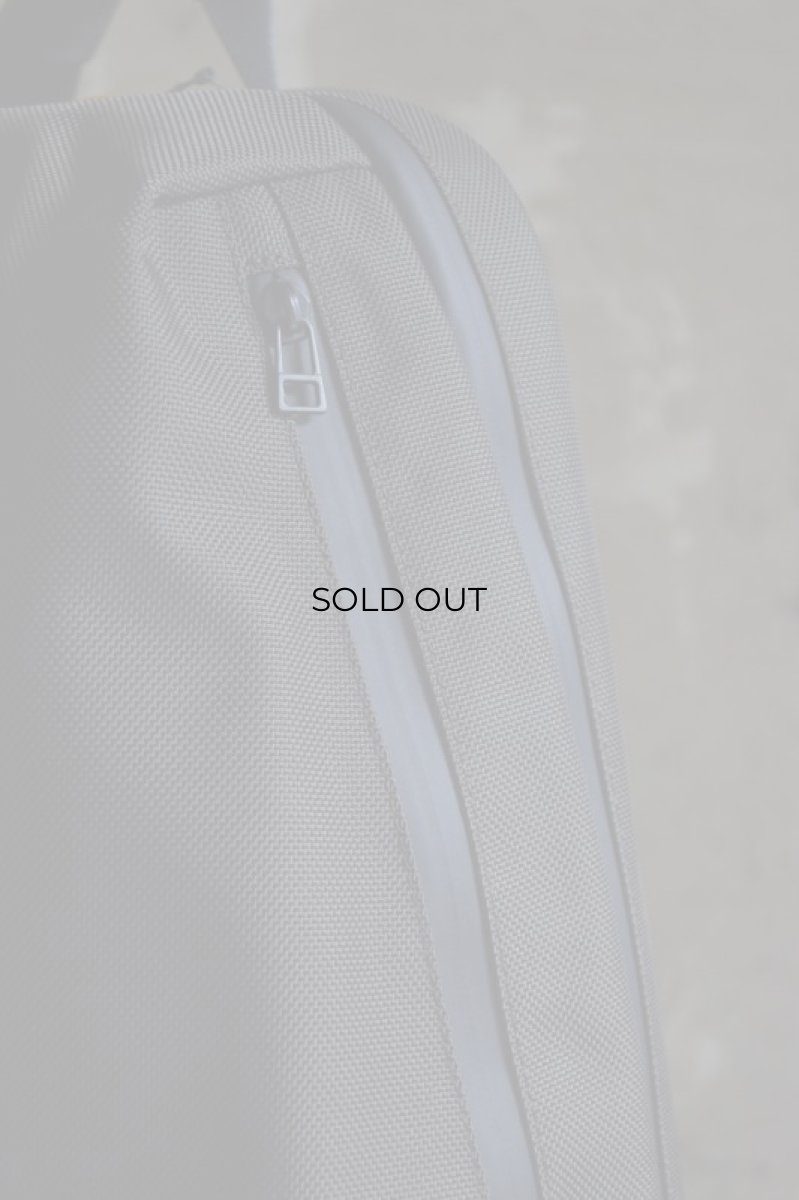 止水ファスナーを使用しています。