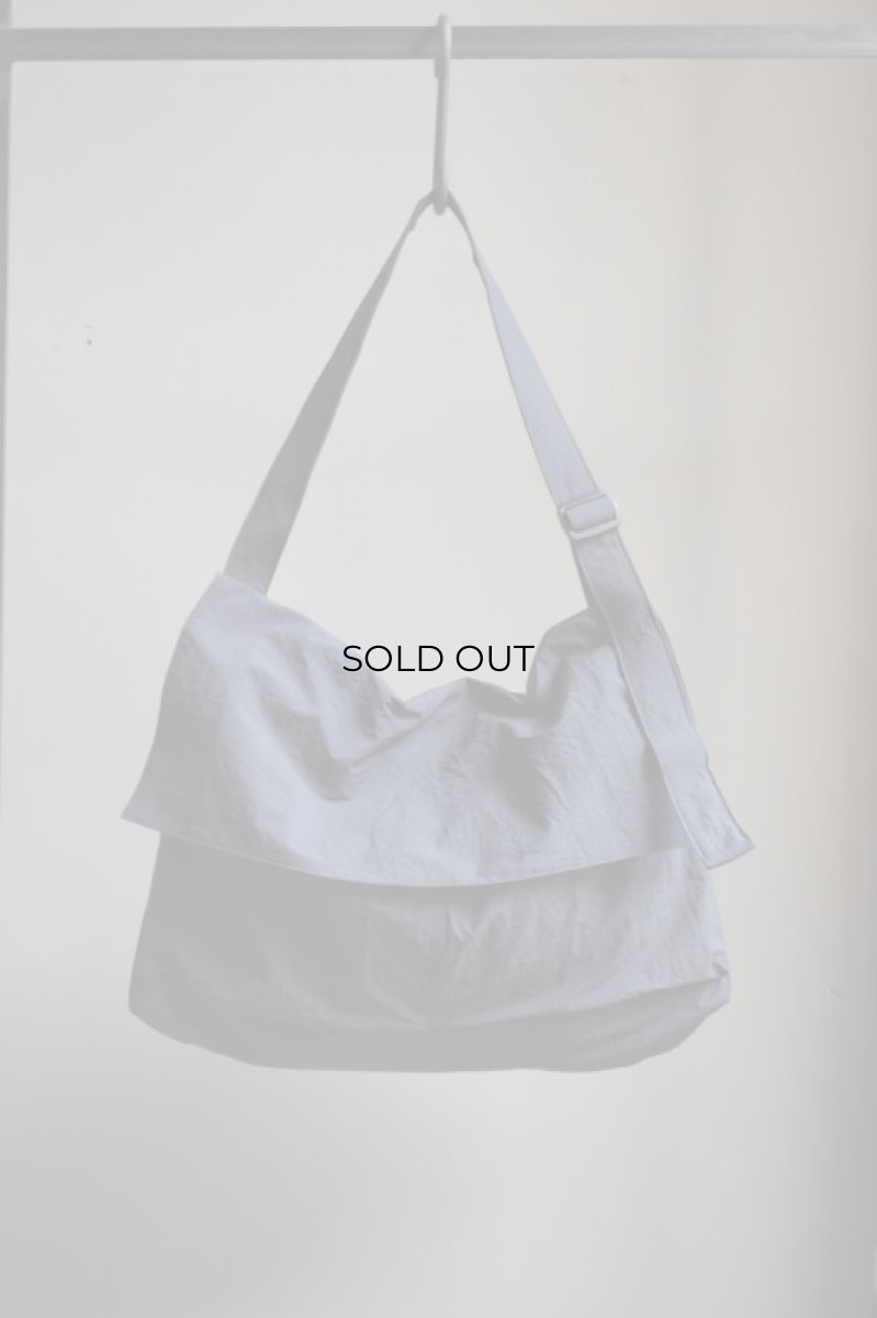 画像2: ERA. (イーラ) SHRINK NO MESSENGER BAG [2colors] (2)