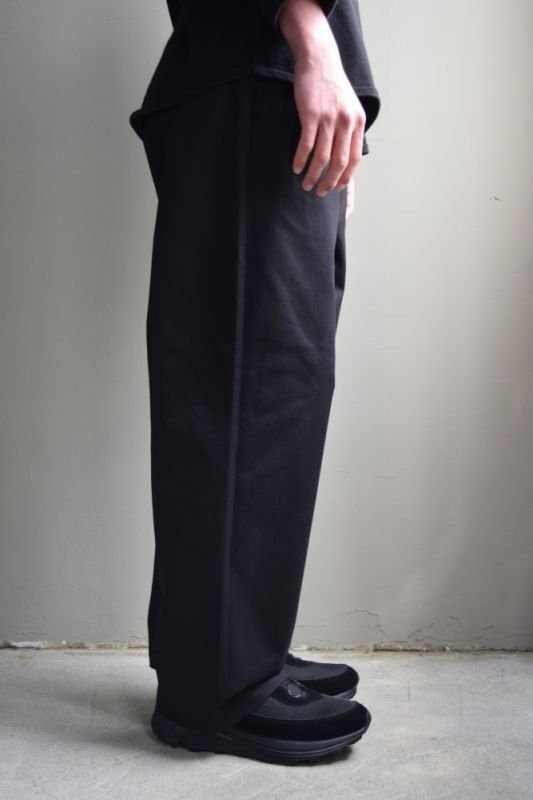 UNIVERSAL PRODUCTS (ユニバーサルプロダクツ) NO TUCK CHINO TROUSERS