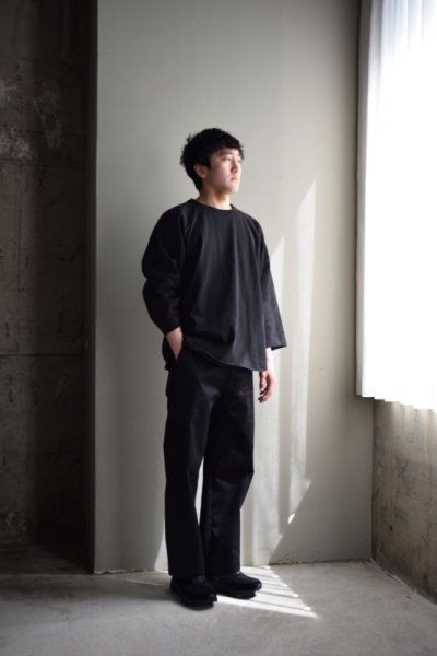 画像1: UNIVERSAL PRODUCTS (ユニバーサルプロダクツ) NO TUCK CHINO TROUSERS 233-60506 [BLACK]