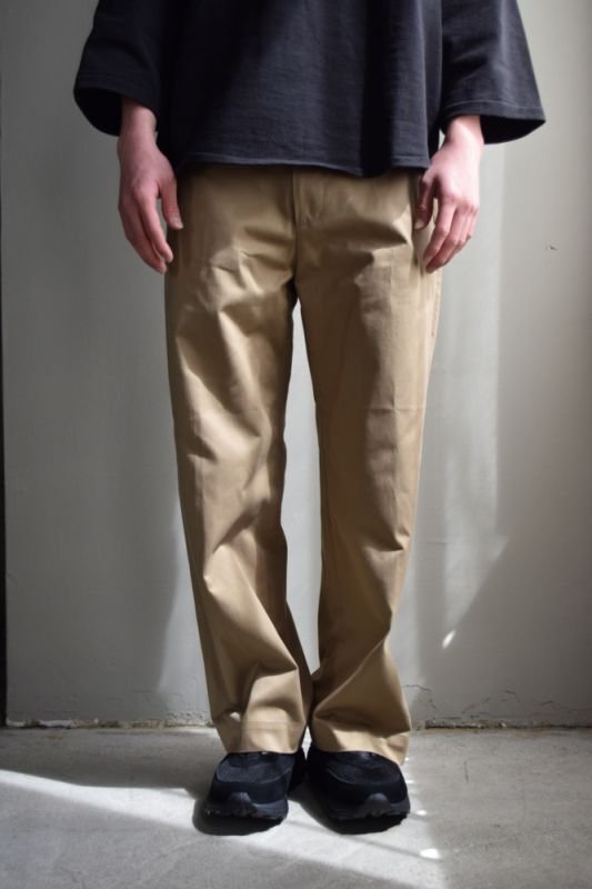 UNIVERSAL PRODUCTS (ユニバーサルプロダクツ) NO TUCK CHINO TROUSERS