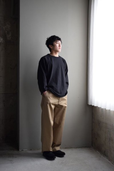 画像2: UNIVERSAL PRODUCTS (ユニバーサルプロダクツ) NO TUCK CHINO TROUSERS 233-60506 [CAMEL]