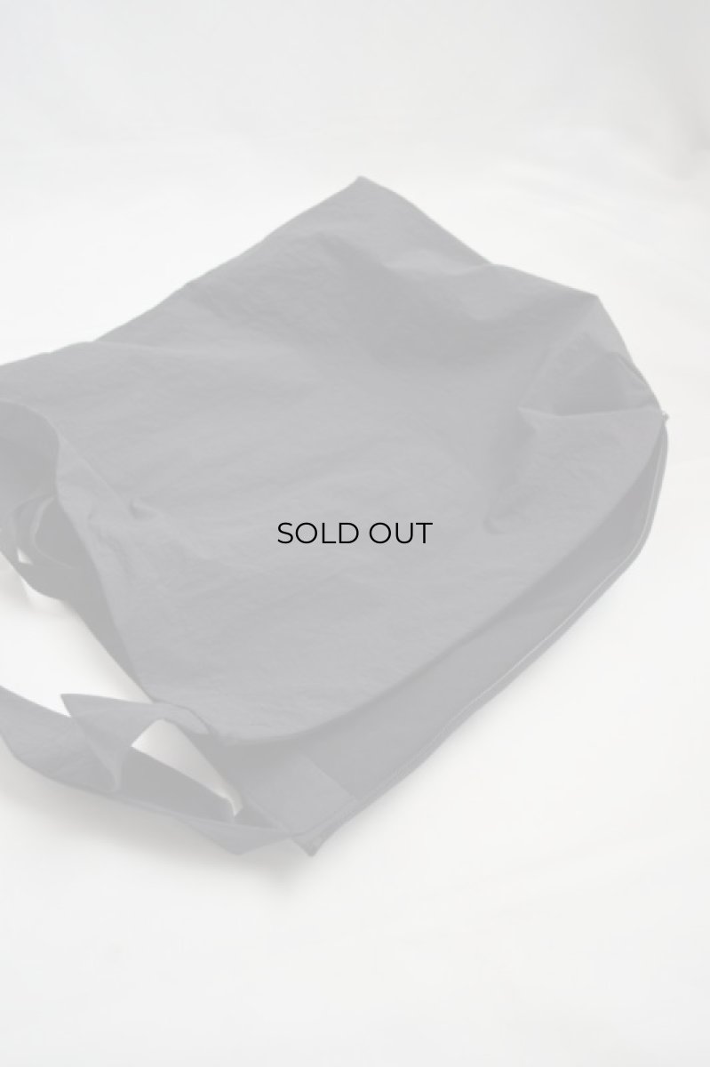 画像8: ERA. (イーラ) SHRINK PIPE BAG [2-colors] (8)