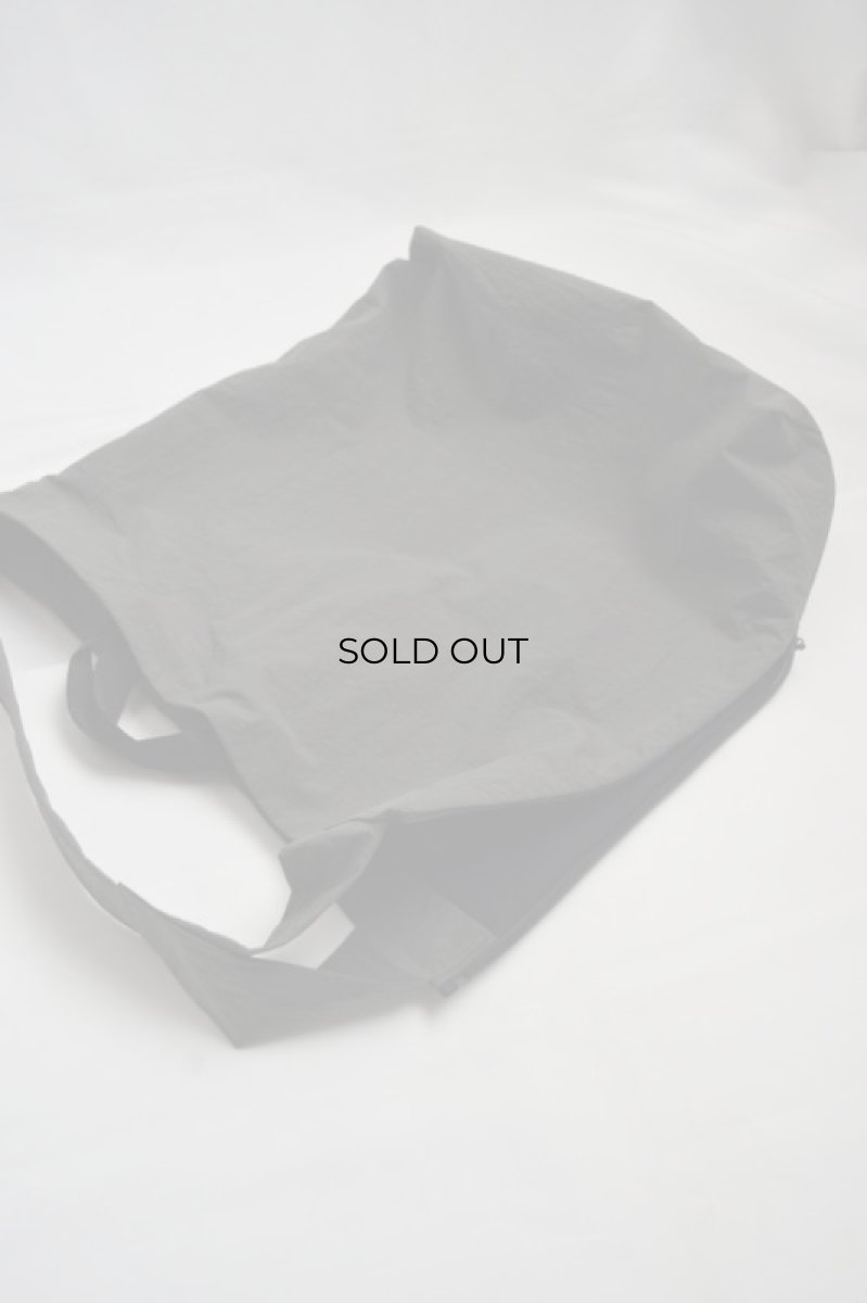 画像4: ERA. (イーラ) SHRINK PIPE BAG [2-colors] (4)