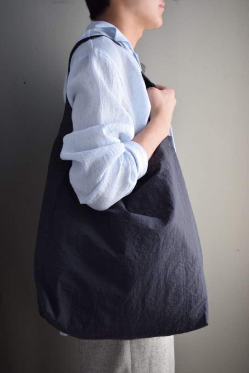 画像1: ERA. (イーラ) SHRINK PIPE BAG [2-colors]