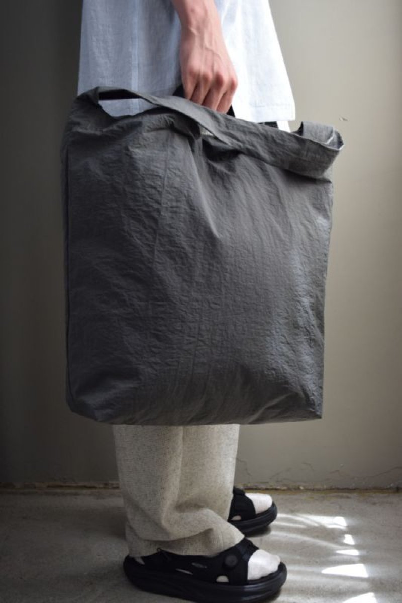 画像2: ERA. (イーラ) SHRINK PIPE BAG [2-colors]