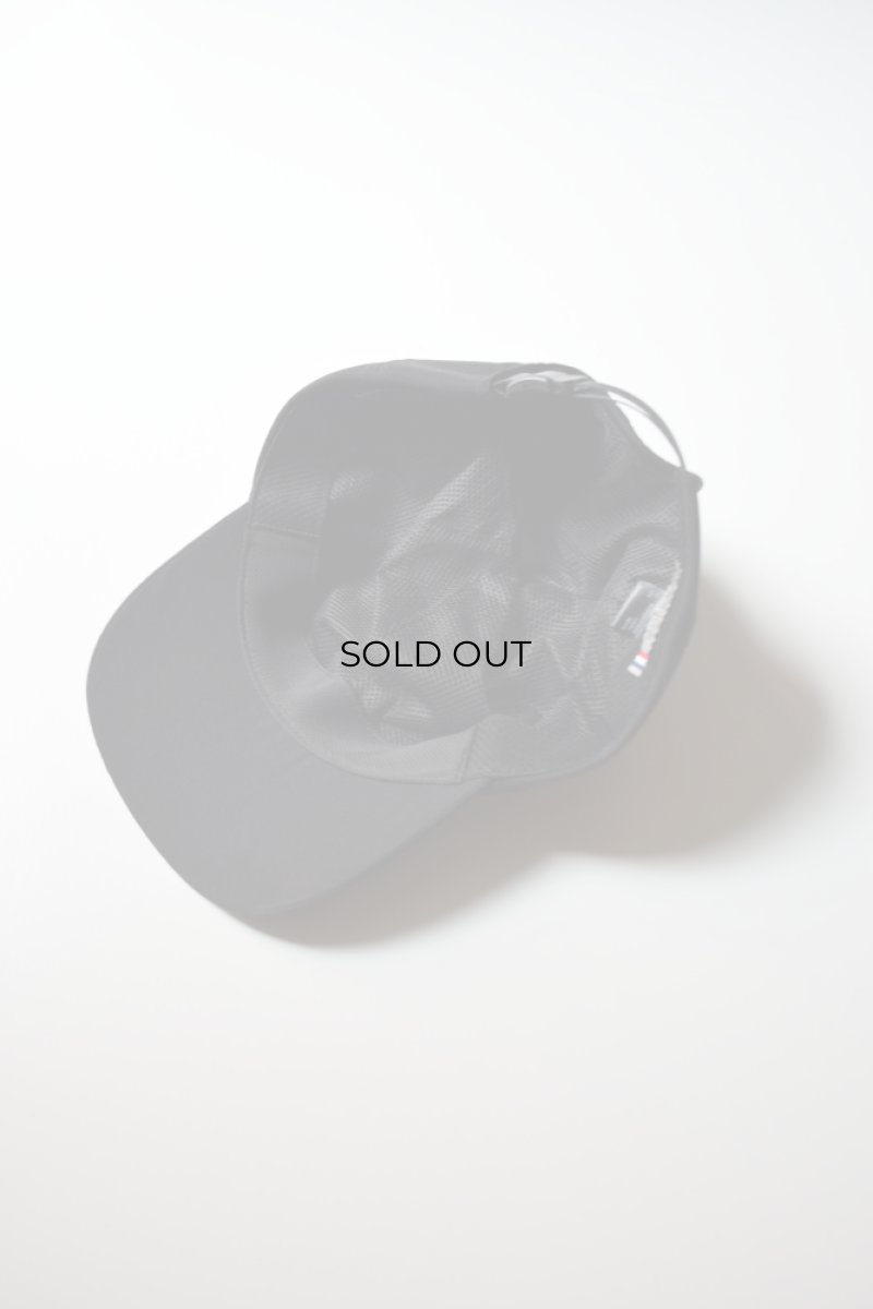 裏地にはクールマックスメッシュを使用しています