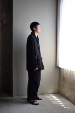 身長175cm、体重62kgの体型でサイズ4の着用例