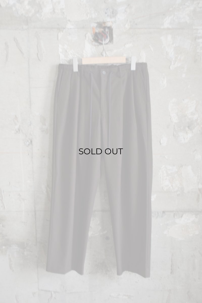 画像5: MARKAWARE (マーカウェア) DOUBLE PLEATED EASY TROUSERS ORGANIC COTTON GABARDINE  [OLIVE DRAB]  (5)