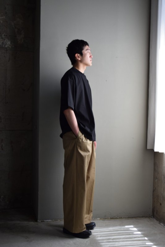 UNIVERSAL PRODUCTS (ユニバーサルプロダクツ) 2TUCK WIDE CHINO