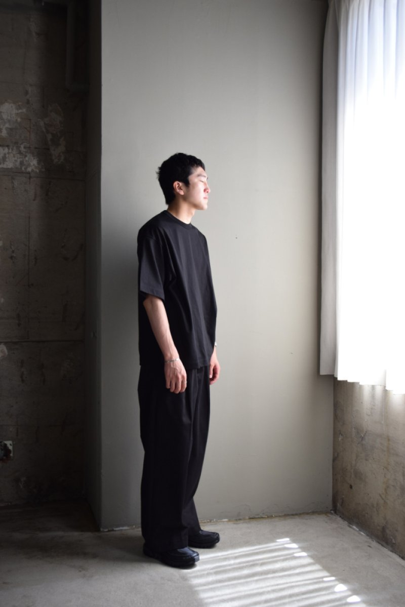 画像1: UNIVERSAL PRODUCTS (ユニバーサルプロダクツ) 2TUCK WIDE CHINO TROUSERS 253-60502 [BLACK]