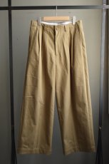 画像5: UNIVERSAL PRODUCTS (ユニバーサルプロダクツ) 2TUCK WIDE CHINO TROUSERS 253-60502 [CAMEL] (5)