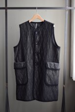 画像6: m's braque (エムズ ブラック) SILK-LOFT QUILTING CAR LONG VEST [BLACK MESH / GREY TRIM] (6)