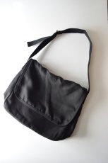 画像2: COMOLI (コモリ) ヘンプダック ショルダーバッグ [BLACK] (2)