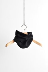 画像1: COMOLI (コモリ) カシミヤ ネックウォーマー [BLACK] (1)