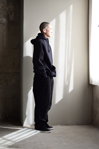 画像2: COMOLI (コモリ) コーデュロイ ドローストリングパンツ [BLACK]