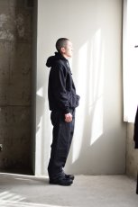 身長175cm、体重62kgの体型でサイズ4の着用例