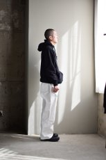 身長175cm、体重62kgの体型でサイズ4の着用例