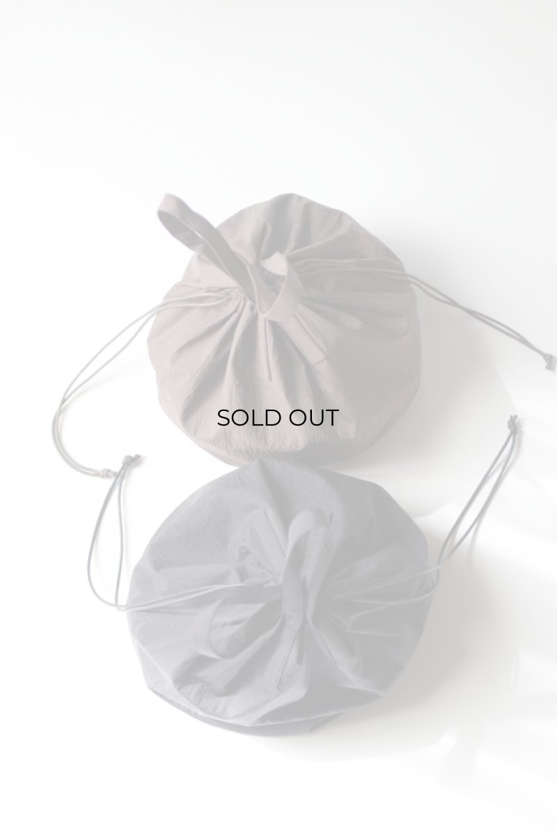 画像1: ERA. (イーラ) SHRINK TAFFETA HELMET BAG [2-colors] (1)