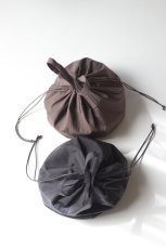 画像1: ERA. (イーラ) SHRINK TAFFETA HELMET BAG [2-colors] (1)