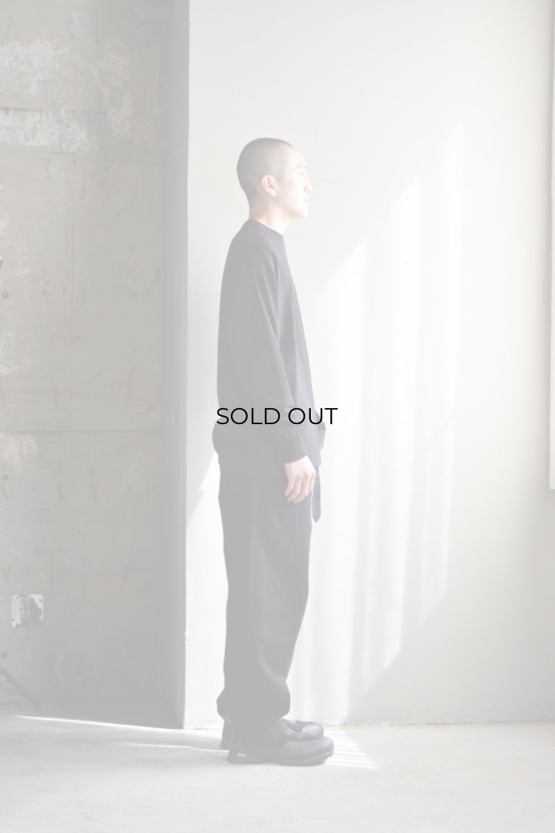 身長175cm、体重62kgの体型でサイズ4の着用例