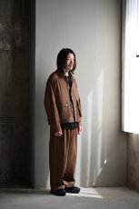 身長176cm体重60kgの体型でサイズ2の着用例