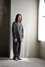 身長176cm、体重60kgの体型でサイズ4の着用例