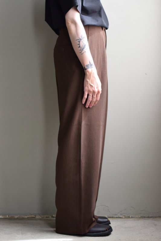 m's braque (エムズ ブラック) TUCKED BAGGY PANTS [BROWN]