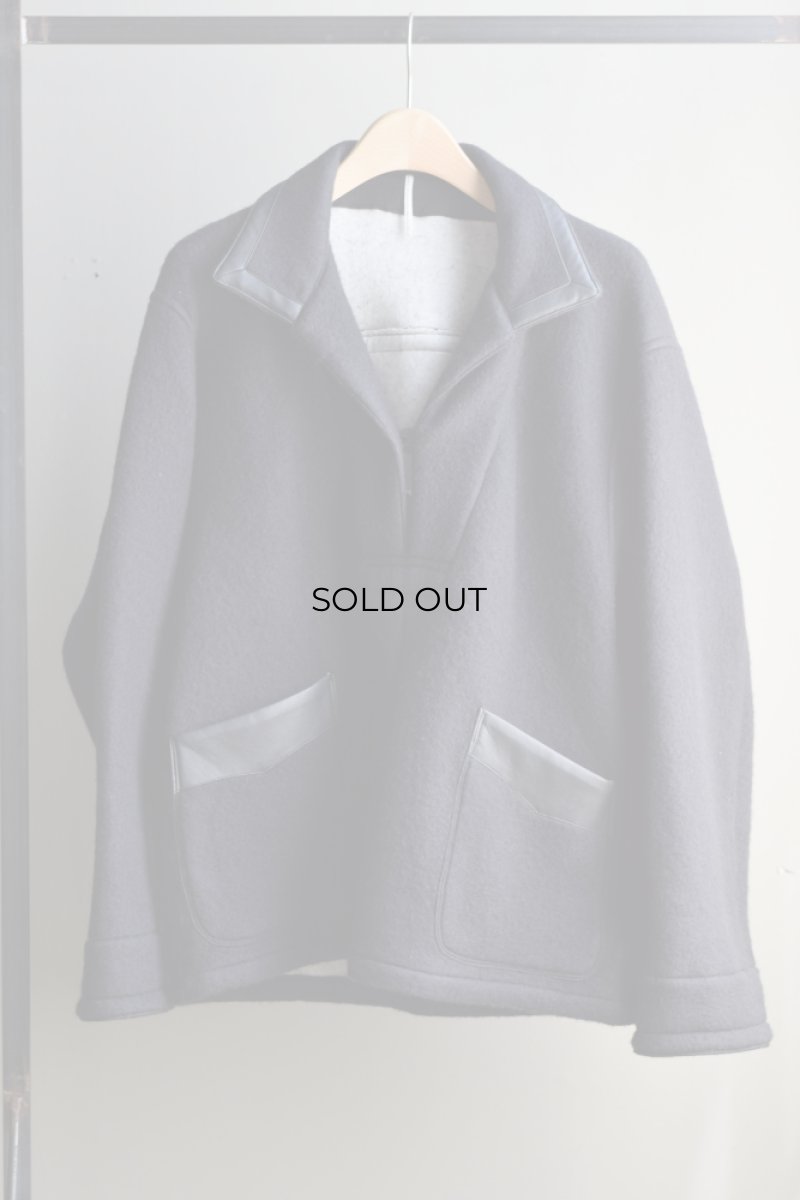 画像5: m's braque (エムズ ブラック) FAUX LEATHER TRIM OVERSIZED PULLOVER [BLACK FLEECE] (5)