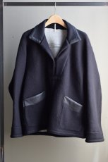 画像5: m's braque (エムズ ブラック) FAUX LEATHER TRIM OVERSIZED PULLOVER [BLACK FLEECE] (5)