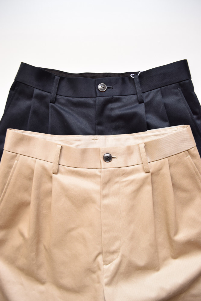 UNIVERSAL PRODUCT 2-TUCK WIDE CHINO