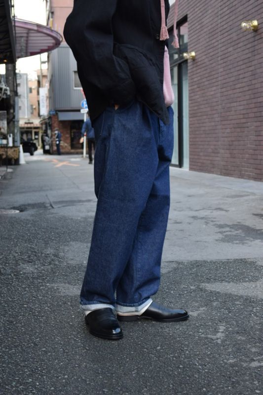 BLUE DENIM.