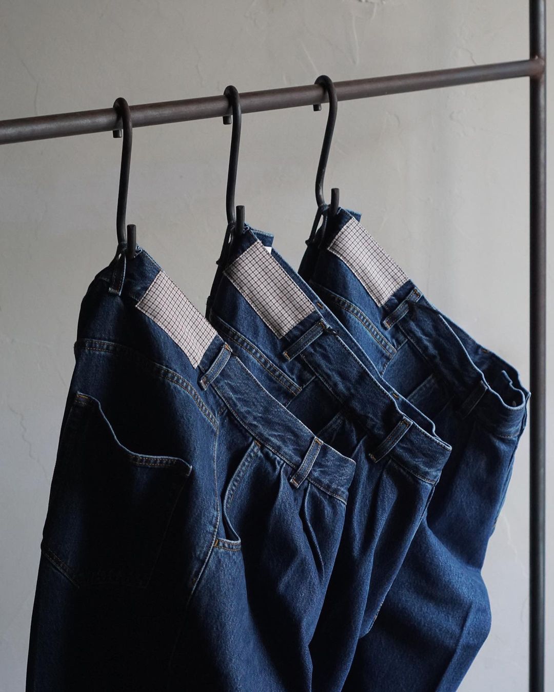BLUE DENIM.