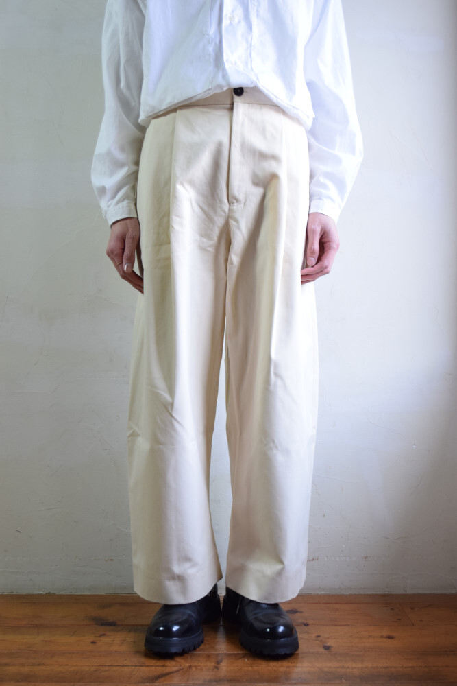 PEACHED COTTON TWILL VOLUME PLEAT PANTSパンツ丈フルレングス