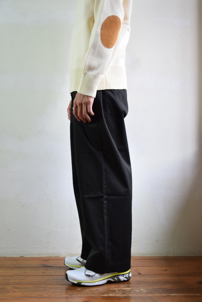 UNIVERSAL PRODUCTS (ユニバーサルプロダクツ) NO TUCK WIDE CHINO 