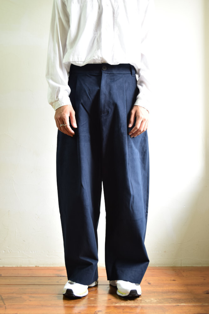 PEACHED COTTON TWILL VOLUME PLEAT PANTSパンツ丈フルレングス