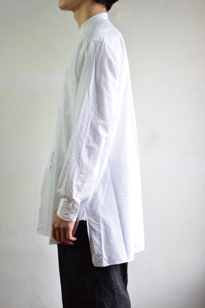 COMOLI (コモリ) バンドカラーシャツ [WHITE]