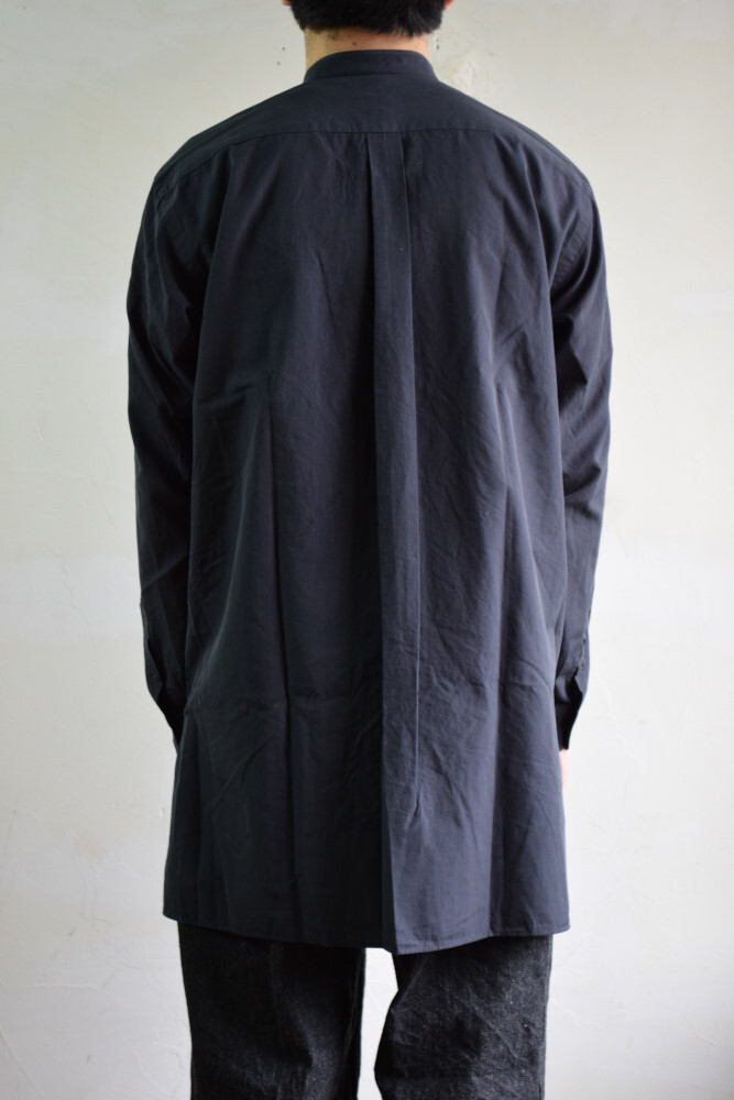 COMOLI (コモリ) バンドカラーシャツ [NAVY]