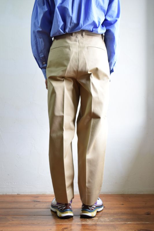 UNIVERSAL PRODUCTS (ユニバーサルプロダクツ) COTTON 1TUCK TROUSERS