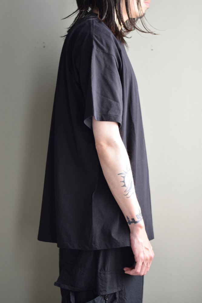 COMOLI (コモリ) サープラス Tシャツ [BLACK]