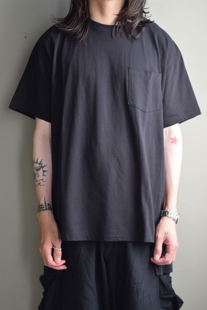 COMOLI (コモリ) サープラス Tシャツ [BLACK]